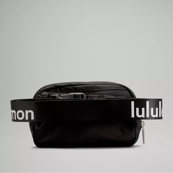 🍋NWT Lululemon Everywhere Belt Bag Wordmark - Picture 3 of 11